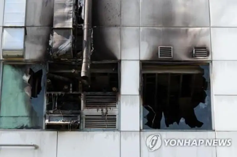 Двое погибли и 47 пострадали при пожаре в доме престарелых в Южной Корее