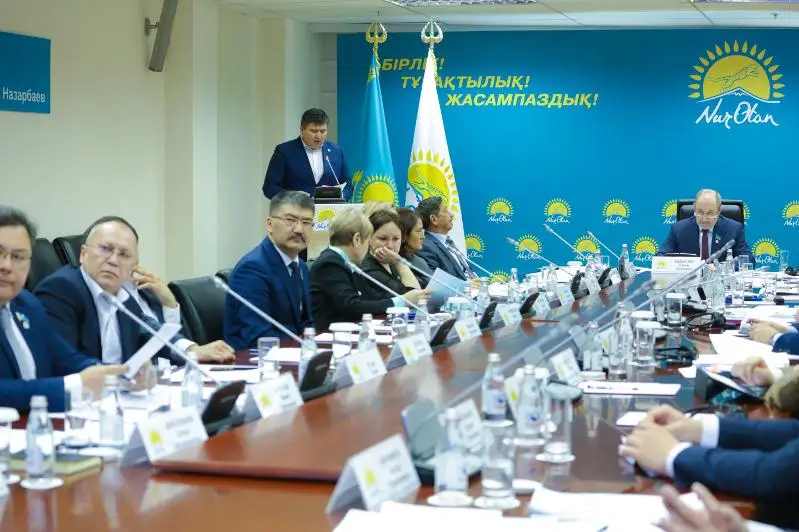 Партия Nur Otan держит на контроле вопрос строительства общежитий