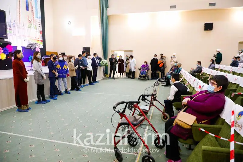 Волонтеры Клуба добряков Астаны навестили жителей центра «Шарапат»