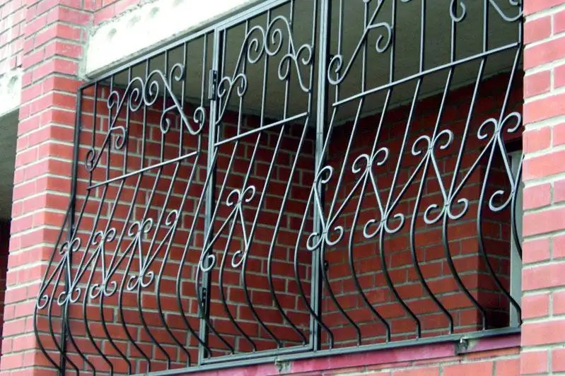 Дизайн-код Алматы: решетки могут появиться на балконах и окнах домов