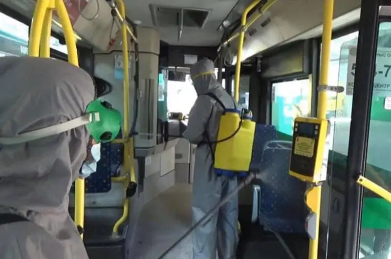 Свыше двух тысяч литров дезраствора используют ежедневно для обработки автобусов в столице