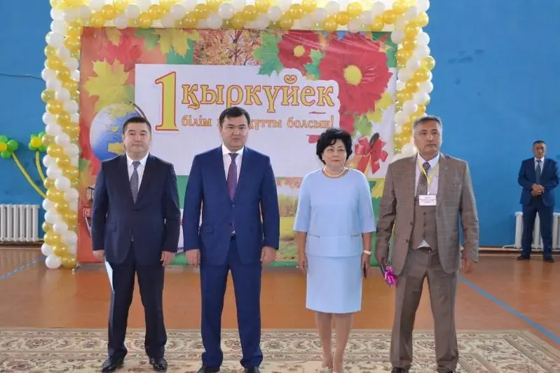 В Акмолинской области в День знаний министры сели за школьные парты