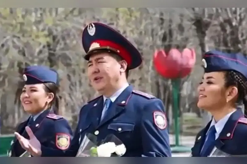 Акмолинские полицейские посвятили песню медикам
