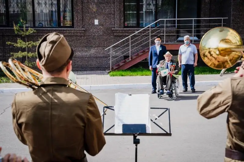 Аким столицы Алтай Кульгинов поздравил ветеранов