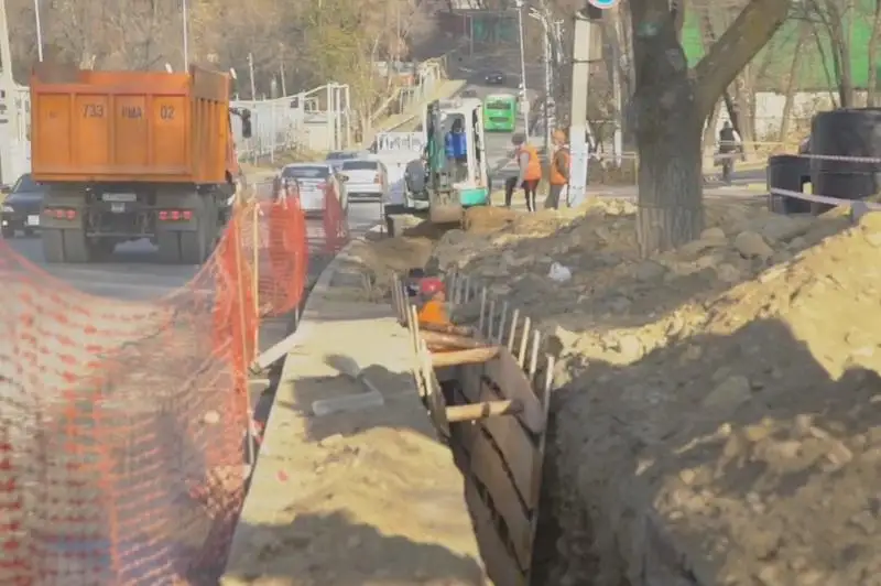 Аким Алматы проверил ход работ по водоснабжению Наурызбайского района