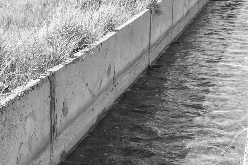 Двухлетний ребенок утонул в арыке в ВКО