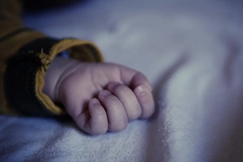 Мать оставила ребенка в арыке в Алматы