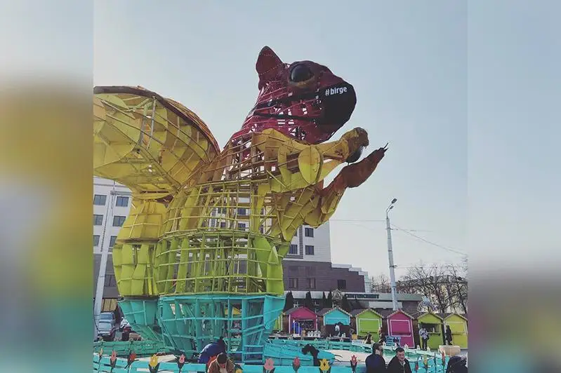 В Алматы начали демонтировать знаменитую белку