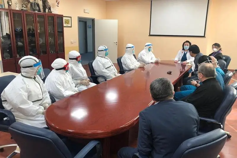 Прибывшие в столицу китайские врачи посетили Национальный научный кардиохирургический центр