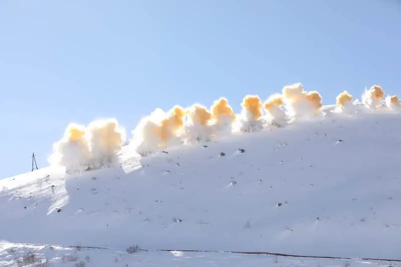В горах Алматы второй день принудительно спускают лавины