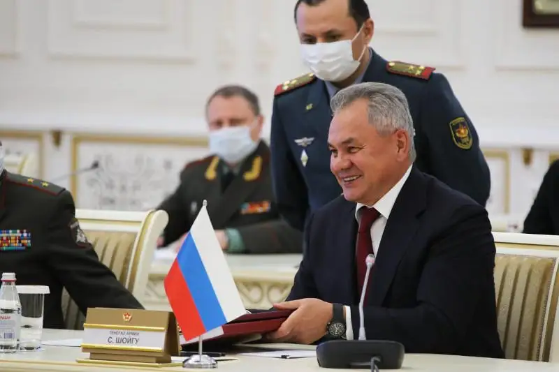 Казахстан получил уникальные архивные материалы от министра обороны России