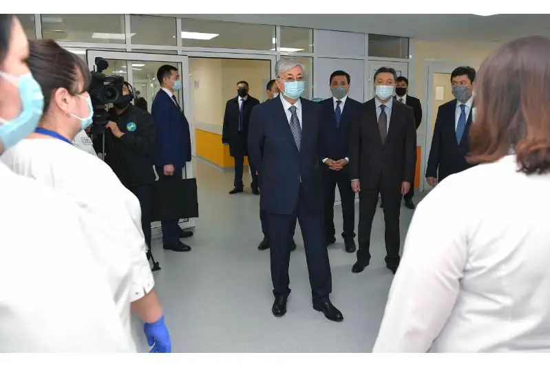 Глава государства: столичная модульная инфекционная больница  - первое медучреждение такого типа в РК