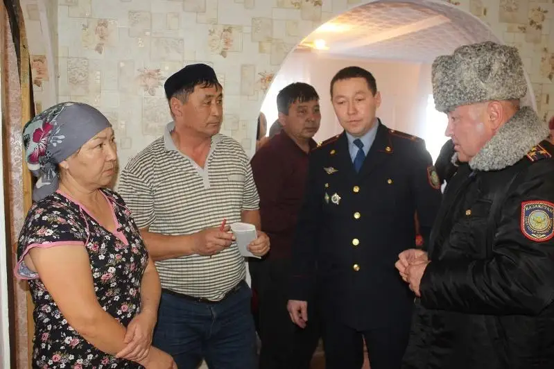 Семью погибшего полицейского Дархана Базарбаева поддержали его коллеги из всех регионов Казахстана