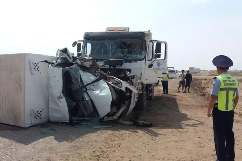 «КамАЗ» сбил «Газель» в Атырауской области