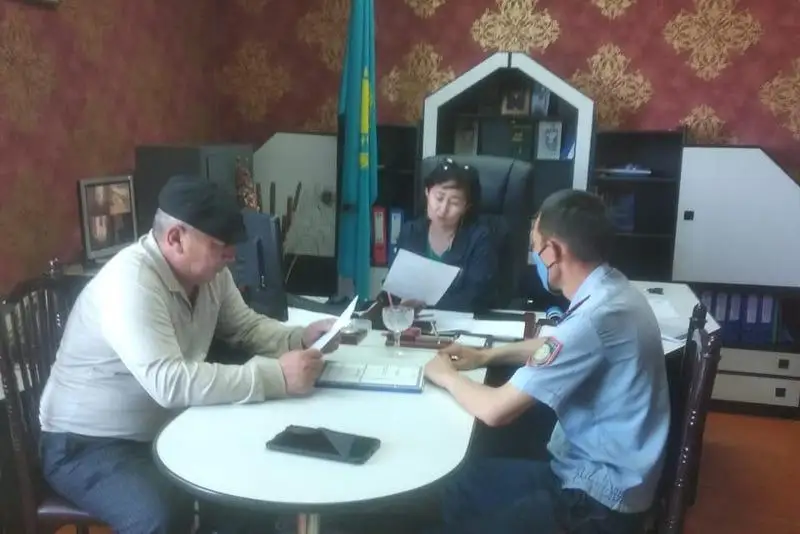 Малолетних детей помогли вернуть матери туркестанские полицейские