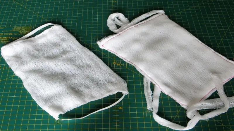 Многодетные матери в ВКО изготавливают марлевые маски