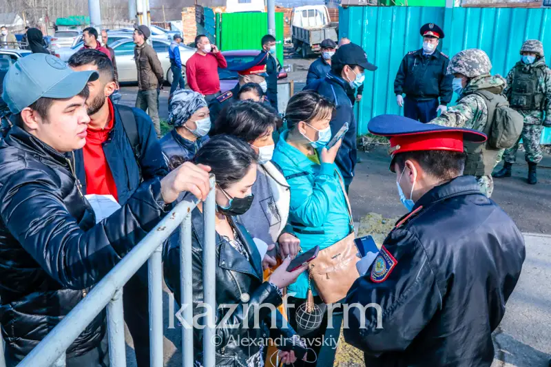 Сколько человек покинули Алматы за сутки