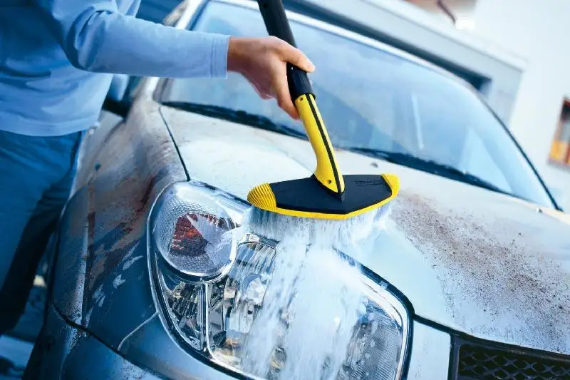 Работник похитил дневную выручку автомойки в столице