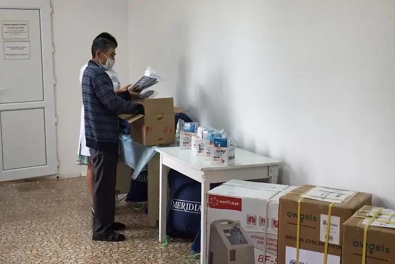 Предприниматели и меценаты передали медоборудование районной больнице в Актюбинской области