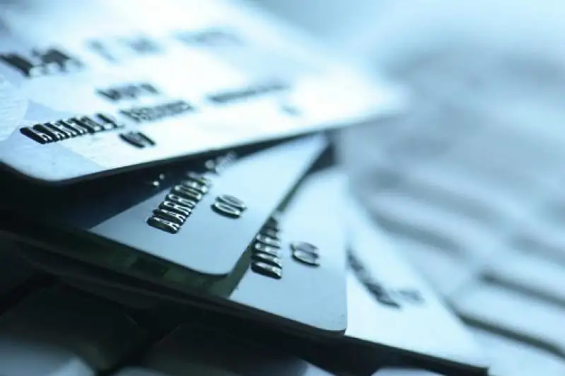 Соцвыплата в 42 500 тенге: Минтруда призвало БВУ удаленно открывать банковские счета