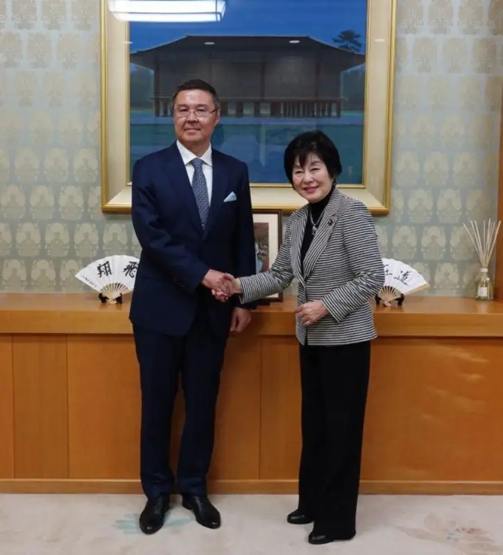 Посол Казахстана встретился со спикером палаты советников Парламента Японии