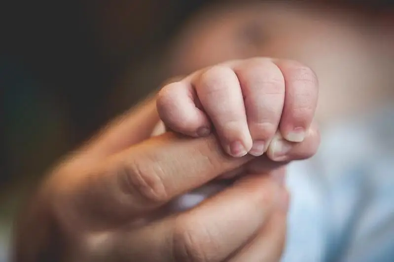 Новорождённого ребёнка пыталась продать родная мать в Алматы