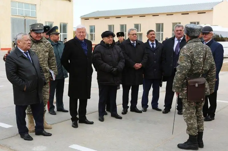 Мажилисмены ознакомились с условиями хранения вооружения Актауского гарнизона