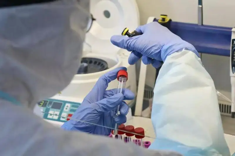 Двое медиков вылечились от коронавируса в Атырауской области