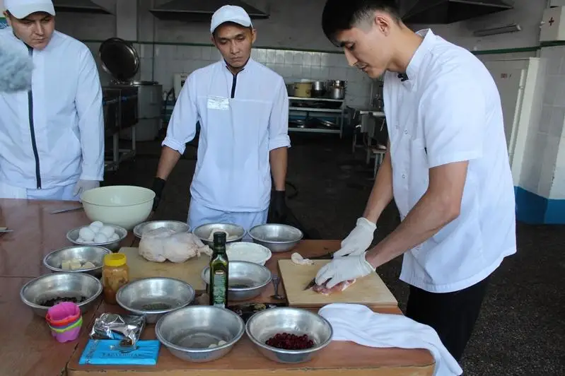 Шеф-повар павлодарского ресторана провел мастер-класс для осужденных