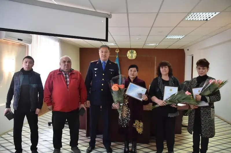 Мужчину, помогавшего в раскрытии похищения ребенка, наградили в Караганде