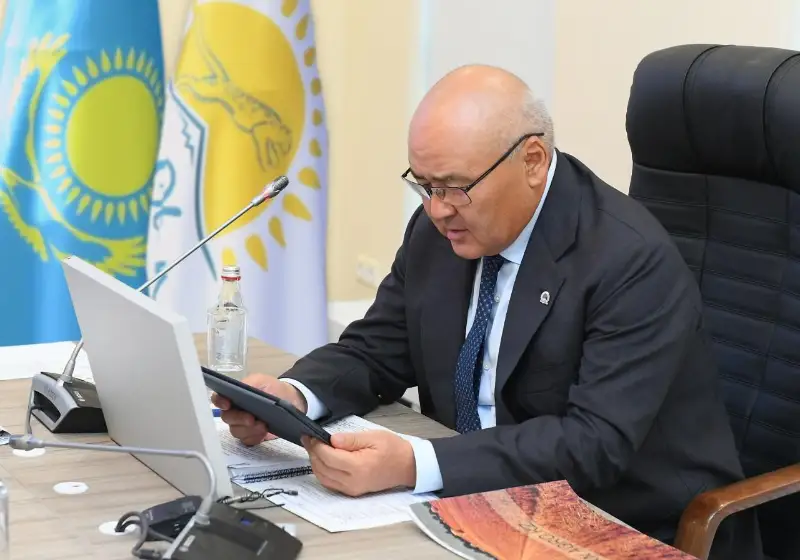 Праймериз: Умирзак Шукеев проголосовал онлайн