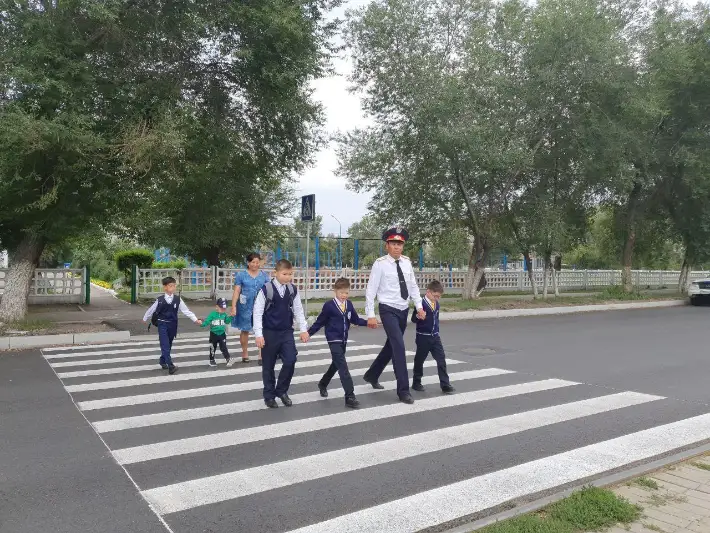 В ВКО сотрудники полиции усиливают меры безопасности возле школ