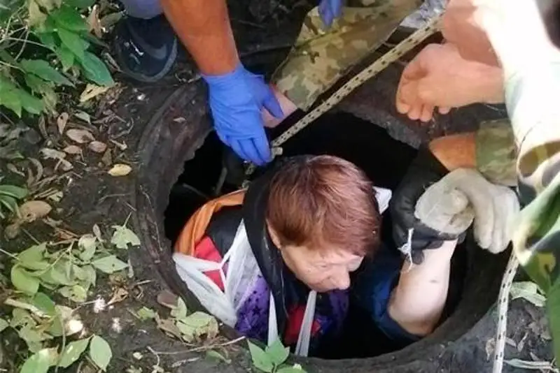 Сотрудница водоканала упала в колодец в ВКО