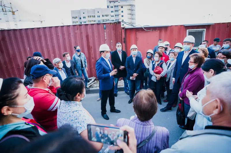 Аким столицы встретился с дольщиками ЖК «Шыгыс»