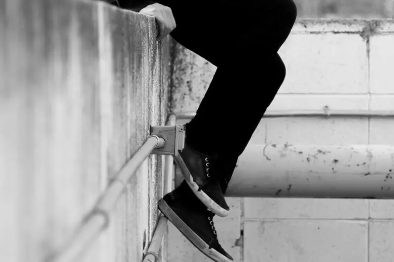 Мужчина погиб, бросившись с моста в Алматы