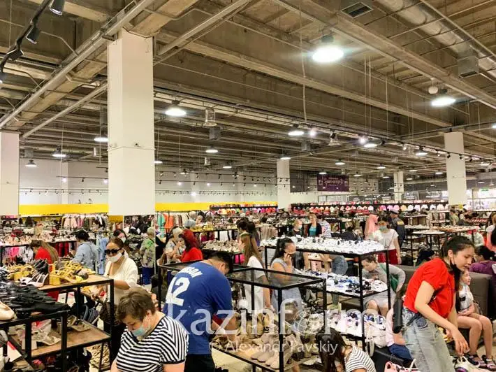 В Актюбинской области возобновляют работу рынки и торговые дома