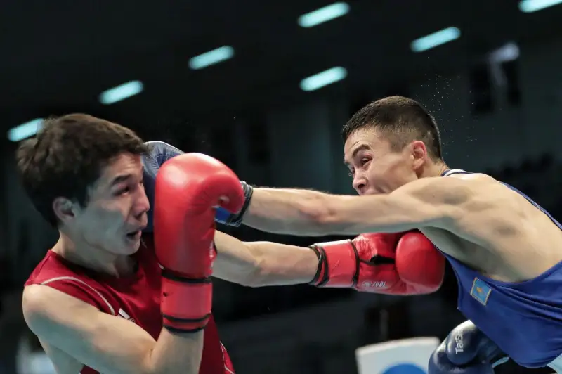 Двое казахстанцев вышли в ¼ квалификационного турнира по боксу в Аммане