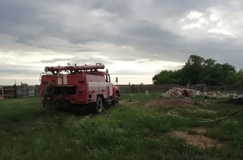 Экибастузцы приняли дым от травли гнуса в подъездах за пожар