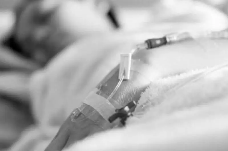 Автобус сбил девушку в Алматы, она скончалась в больнице