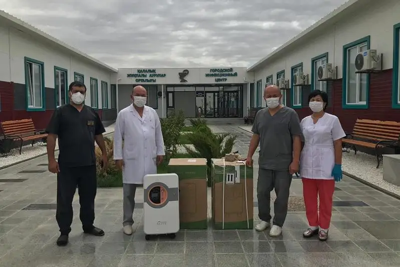 Кислородный концентрат и аппарат пульсоксиметра передали в больницу Шымкента