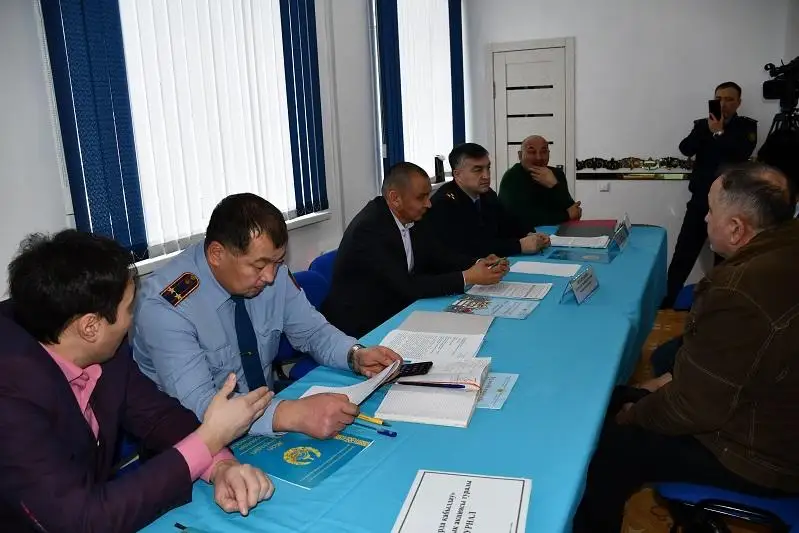 400 акмолинцев обратились к полицейским за время «Приемной на дороге»