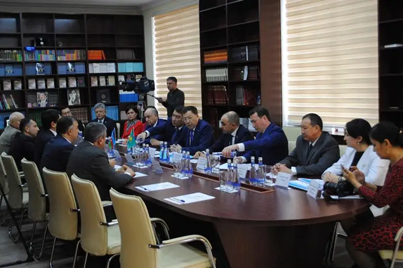 Жансеит Туймебаев встретился в Баку с представителями национальных сообществ Азербайджана