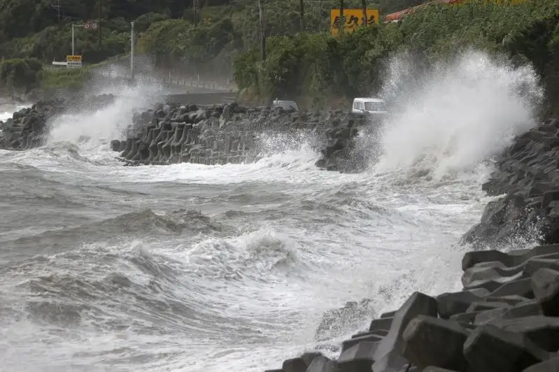 На Японию обрушился супертайфун: будут эвакуированы более 200 тысяч человек
