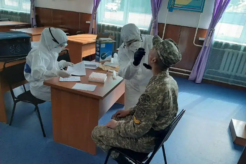 Около двух тысяч военнослужащих Алматы сдали ПЦР и экпресс-тесты на коронавирус