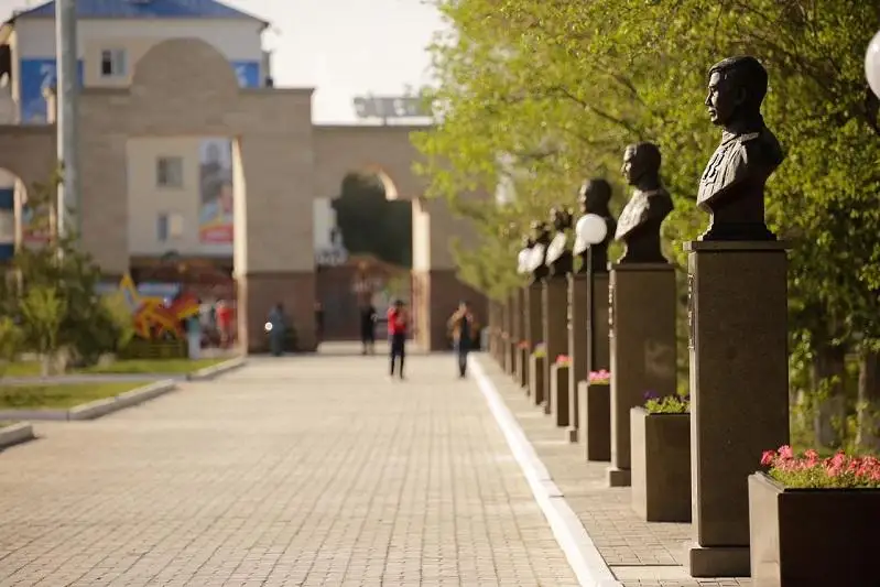 Аллея памяти открылась в Атырау в день 75-летия Победы