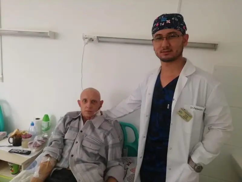 Сложную операцию больному раком корня языка провели в Алматы