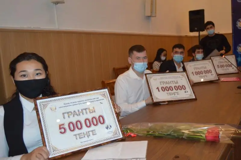 Гранты на развитие бизнеса получили молодые предприниматели Карагандинской области