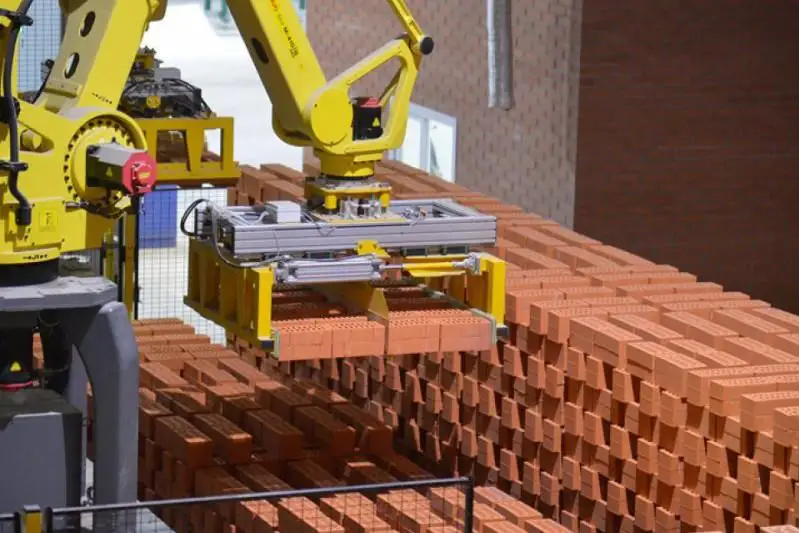 Какую долю составляет отечественная продукция в строительстве