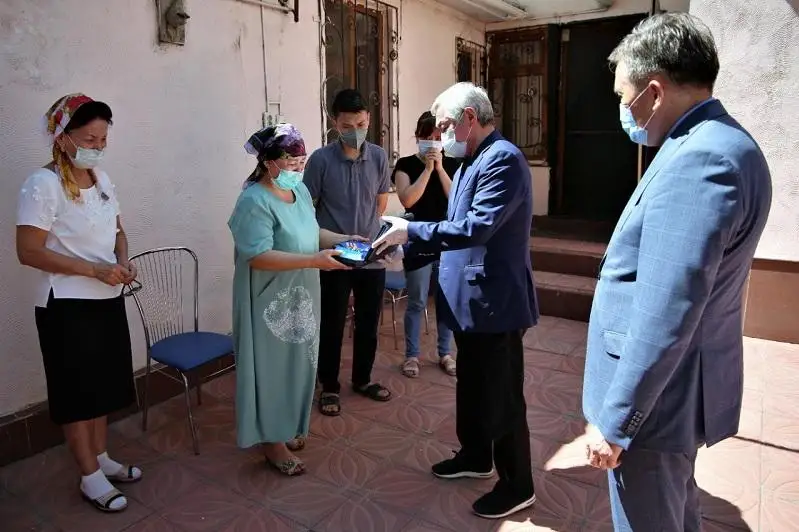 Трое врачей посмертно награждены госнаградами в Жамбылской области