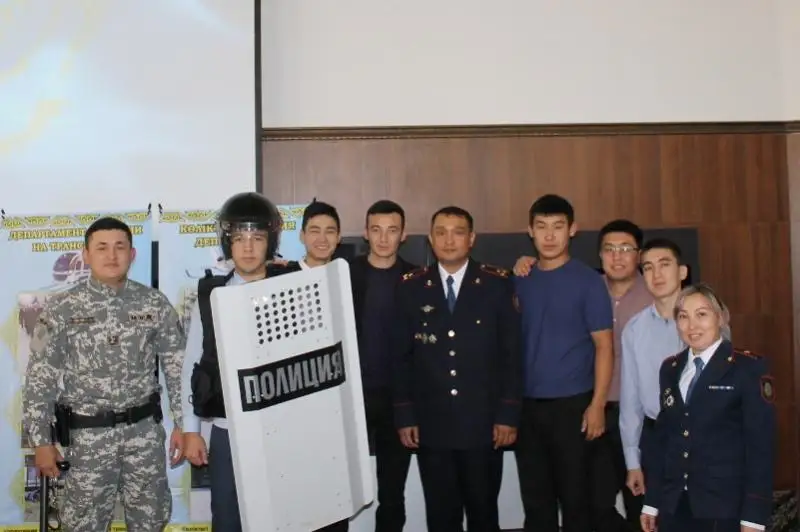 Транспортные полицейские провели встречу со студентами КазГЮУ